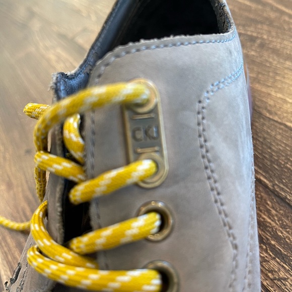 Calvin Klein Shoes 10.5 - Picture 3 of 10